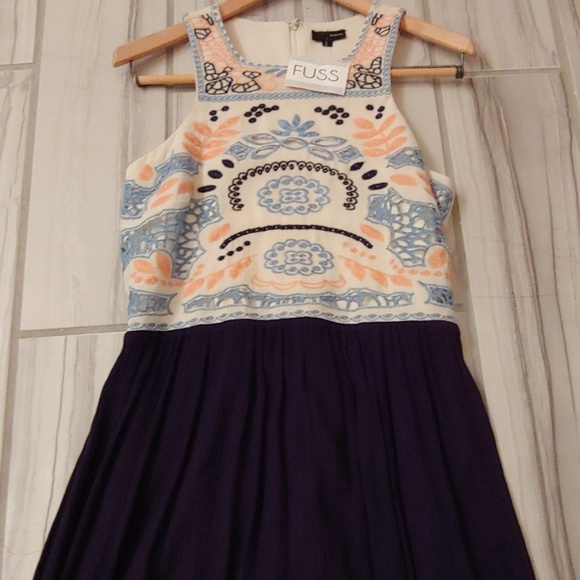 Dress - Picture 3 of 4